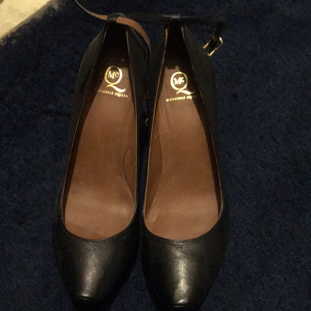 Alexander Mqueen black pumps size 7
